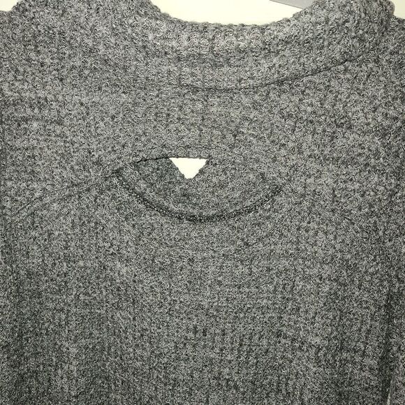No Boundaries Cowl neck keyhole back tunic - Picture 5 of 9